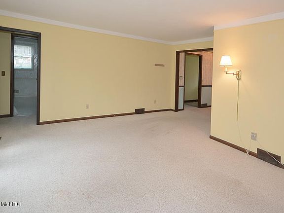 5th image of 1918 Thrushwood Ave