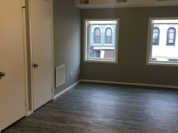 2nd image of 406 1/2 N Main St #1
