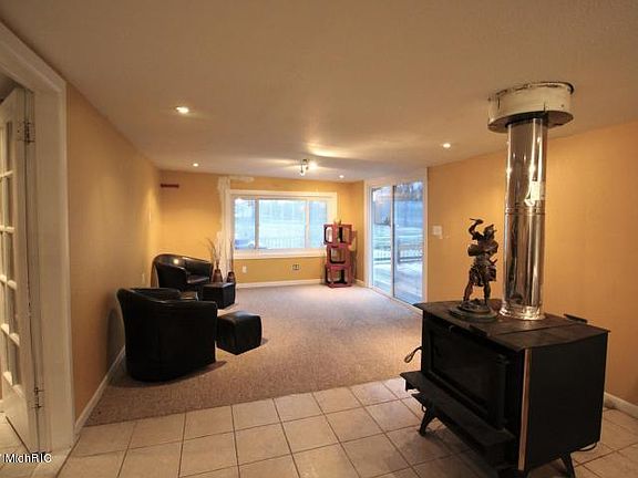 5th image of 2125 Roseland Ave