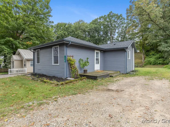 16585 Oakum Ave NE, Sand Lake, MI 49343