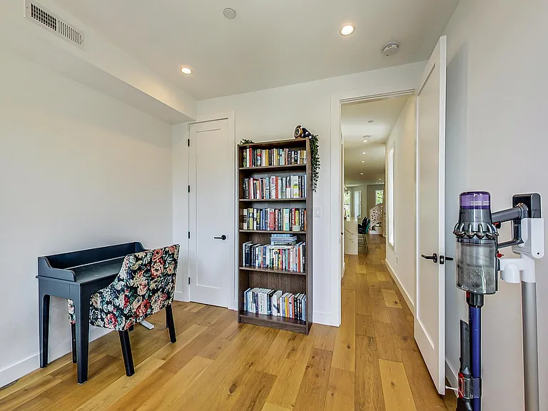 25 U St NE #2 — Photo 12