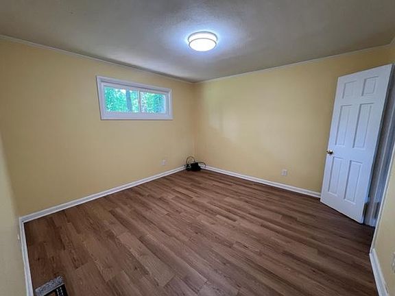 4th image of 3304 Martin Ave APT H