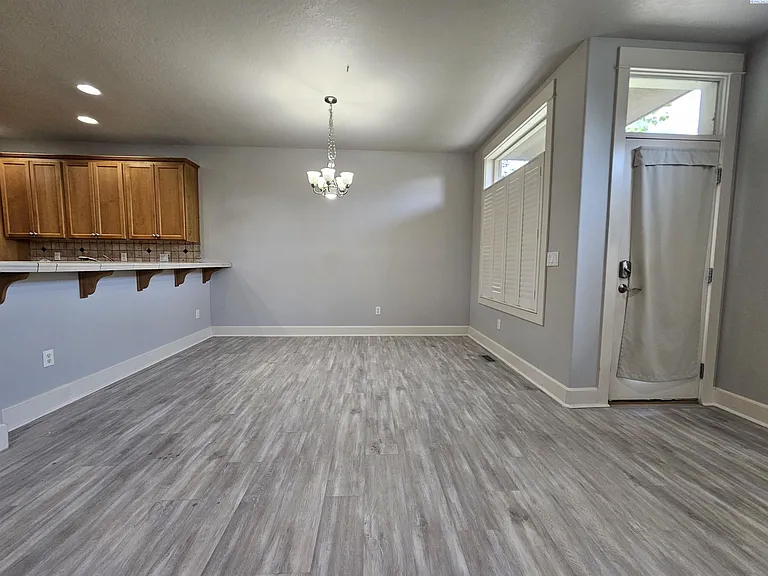 493 Columbia Point Dr — Photo 11