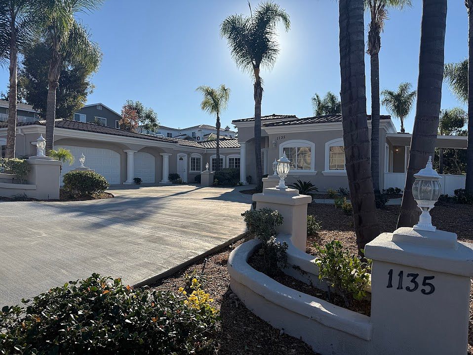 Beautiful Home Freshly Redone Inside and Out