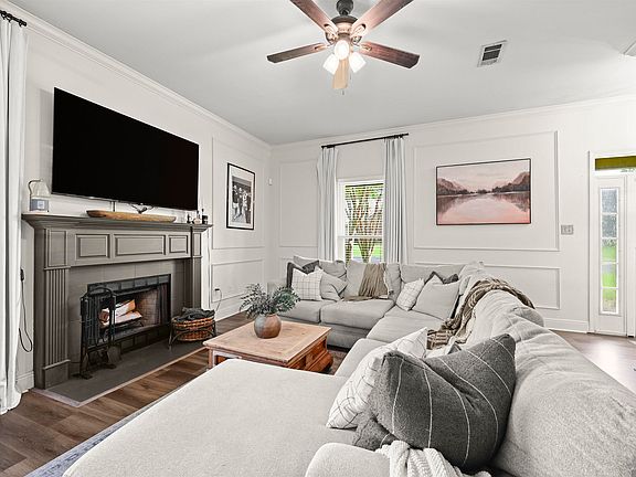 3rd image of 18449 Lakefield Ave