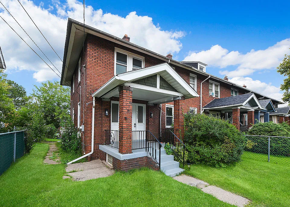 225 E 20th Ave
