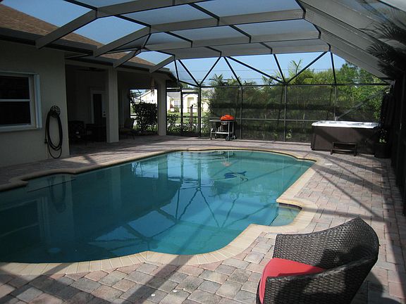 5th image of 1085 SW Romaine Ln