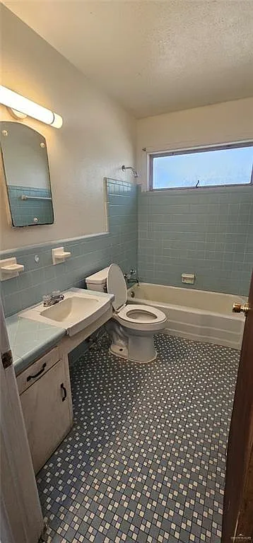 2 bed, 1.0 bath, 2055 sqft, $900 — Photo 4
