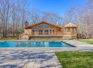 41 Old Squires Rd, Hampton Bays, NY 11946