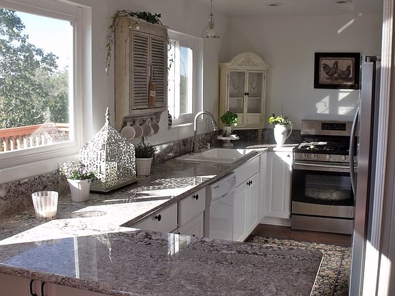 5th image of 1133 Saint Bernard Way