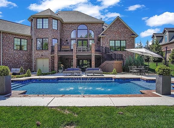 2nd image of 5909 Meridian Woods