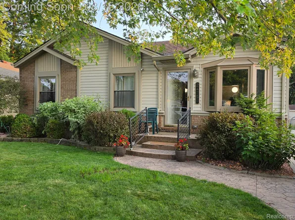 24756 NE Cottrell Rd, Harrison Township, MI 48045