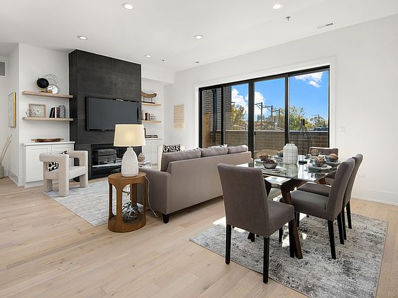4th image of 1767 W Rosehill Dr #204