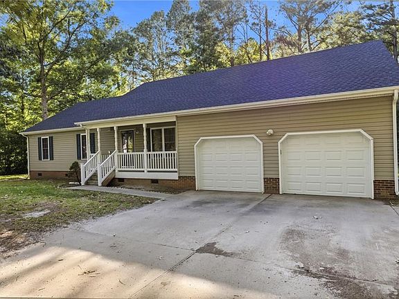 3rd image of 104 Robin Dr