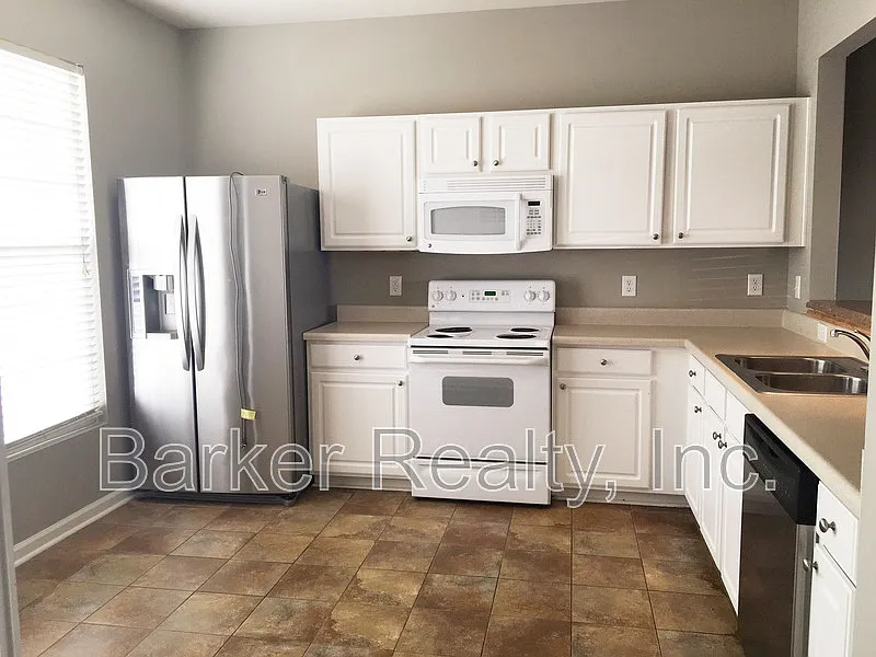 3 bed, 2.5 bath, 1344 sqft, $1,600 — Photo 2