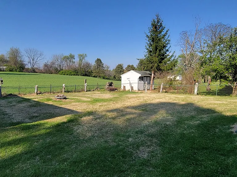 848 Stone Hill Rd — Photo 2