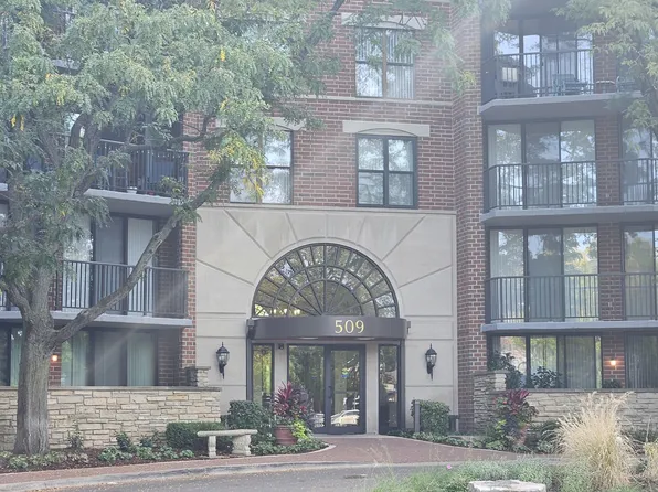 509 Aurora Ave Unit 318, Naperville, IL 60540