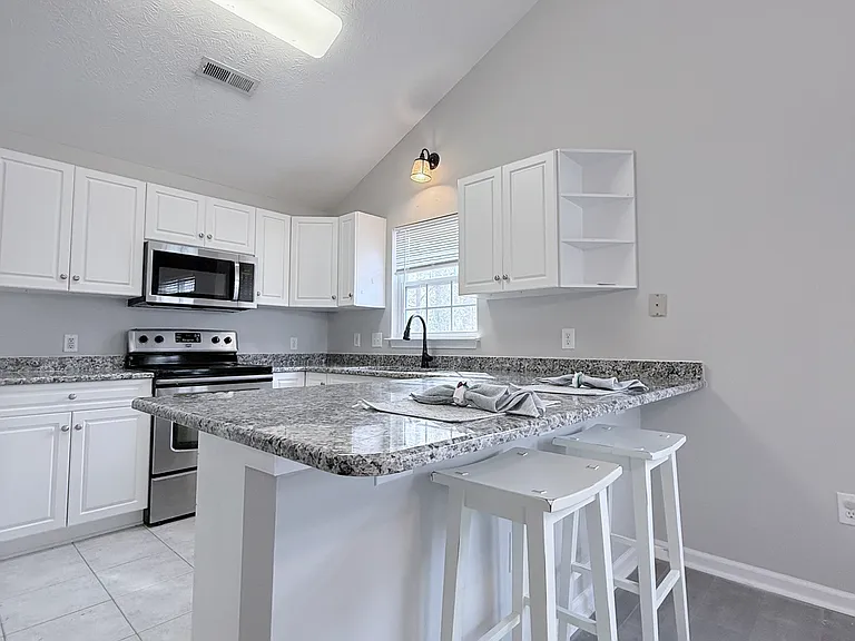418 Callie Dr — Photo 1