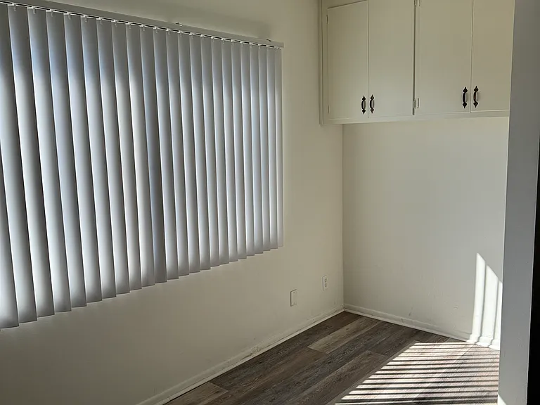 254 W Elmwood Ave — Photo 4