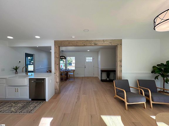 3rd image of 405 Chesley Dr