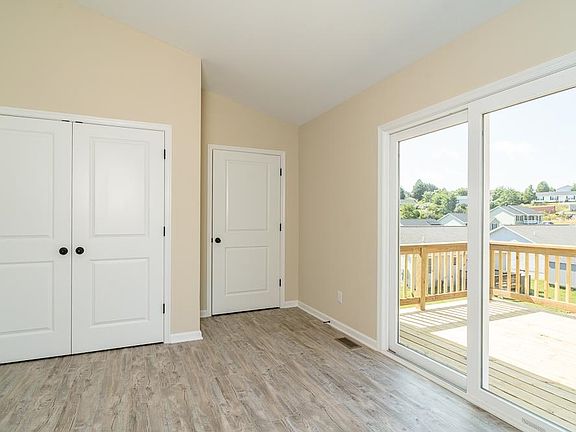 3rd image of 2385 Whitestone Dr