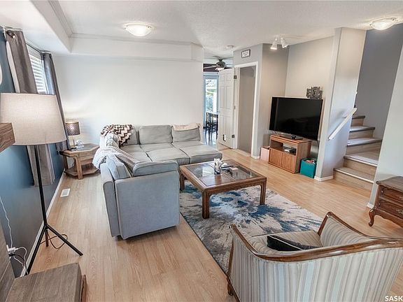 3rd image of 310 Assiniboia STREET