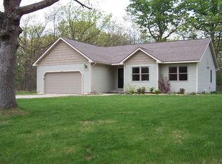 11790 Many Oaks Dr, Interlochen, MI 49643