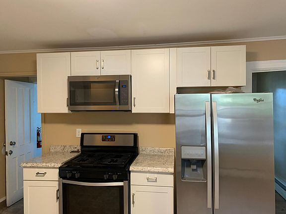 4th image of 54 Van Dam St #2