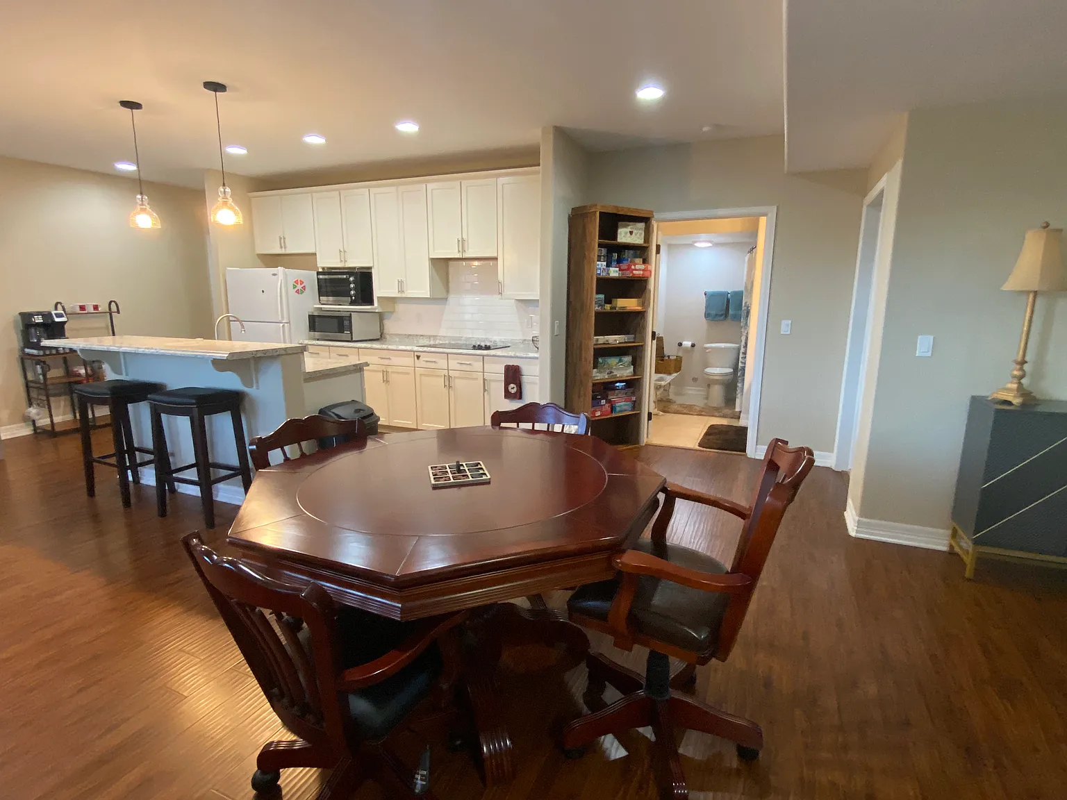 2 bed, 1968 sqft, $2,400 — Photo 3