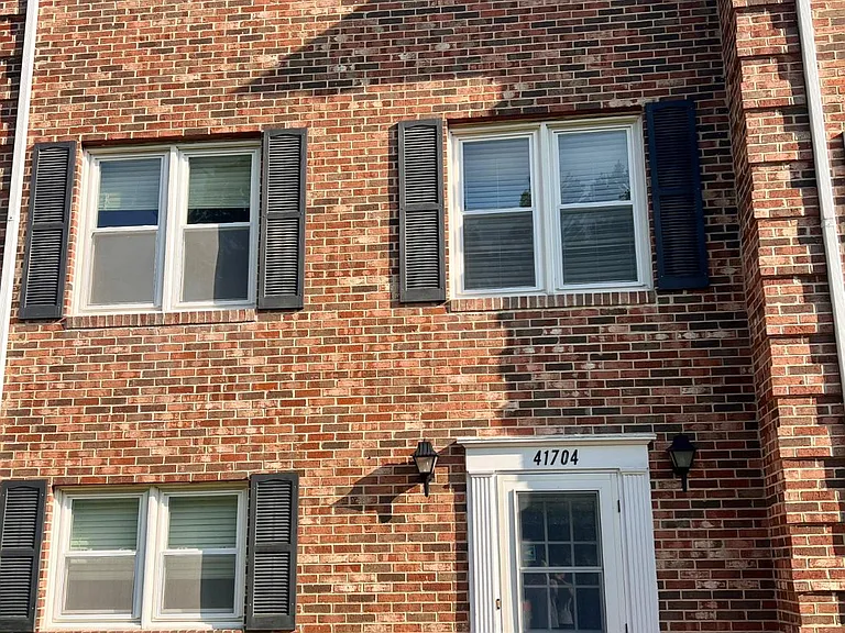 41704 Courthouse Dr — Photo 1