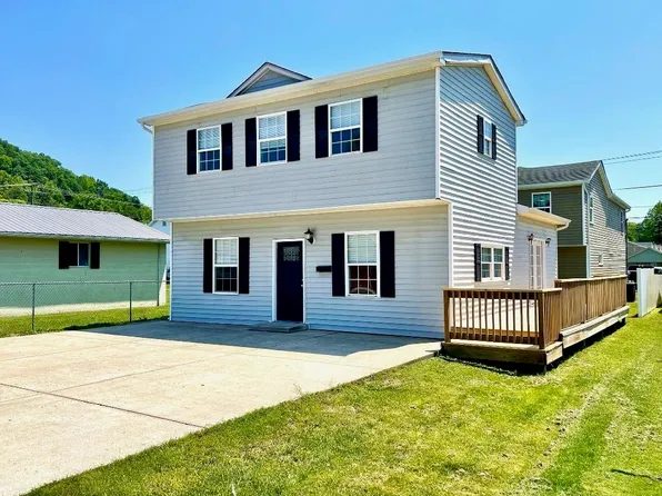 1320R Washington Ave, Milton, WV 25541