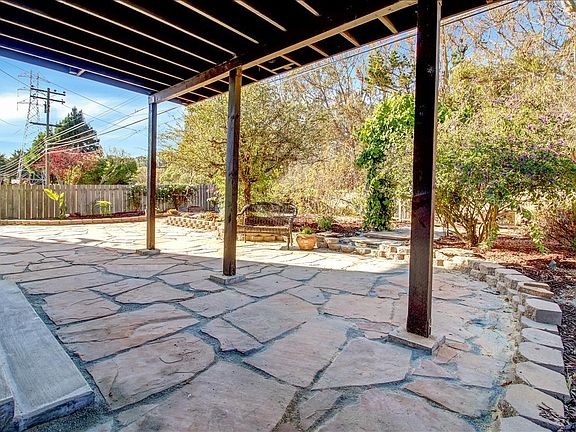 5th image of 2985 Fleetwood Dr