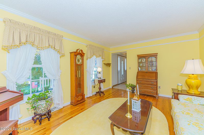 4th image of 13 Lilac Lane
