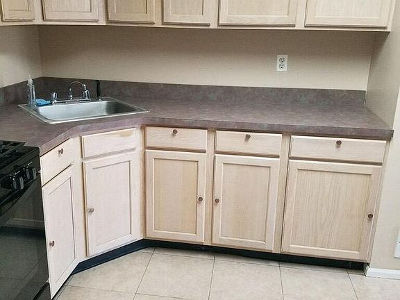 3rd image of 34 White Oak Ln