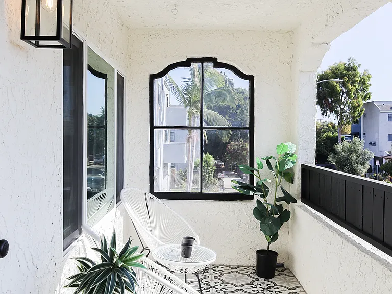 1037 Gladys Ave — Photo 16