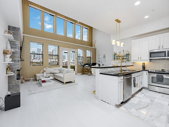 5th image of 2323 Polk St APT 304