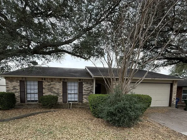4210 Blue Creek Dr, Garland, TX 75043