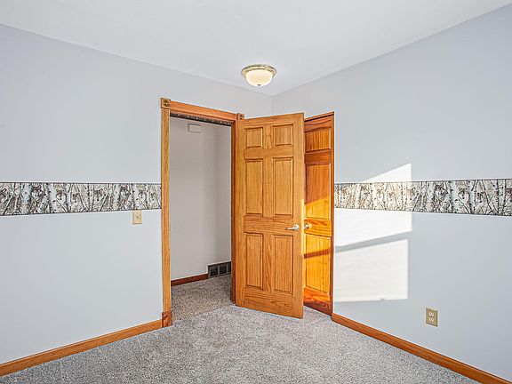 5th image of 308 Gilbertson Ave