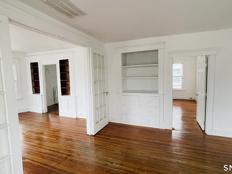 58 E Pearl St — Photo 10