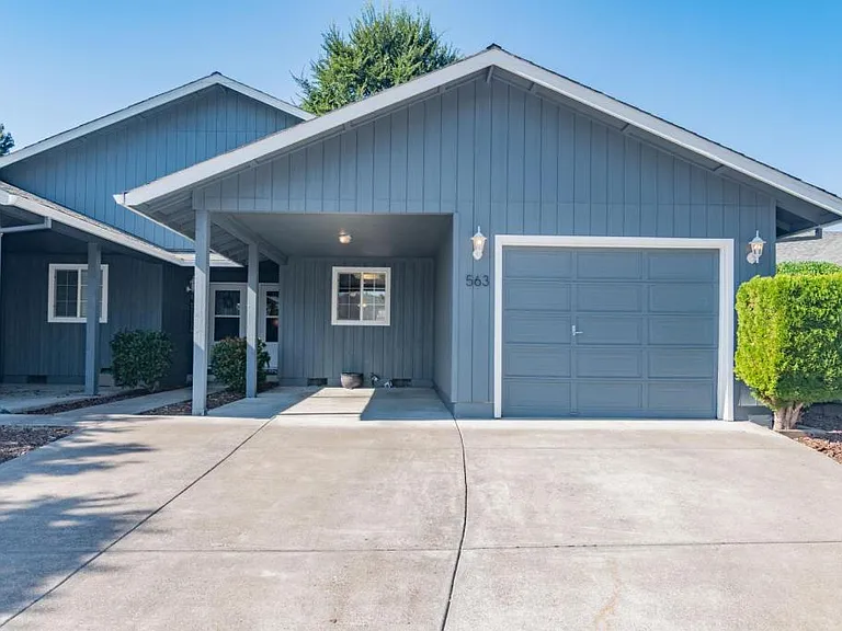 563 Primrose Dr — Photo 14