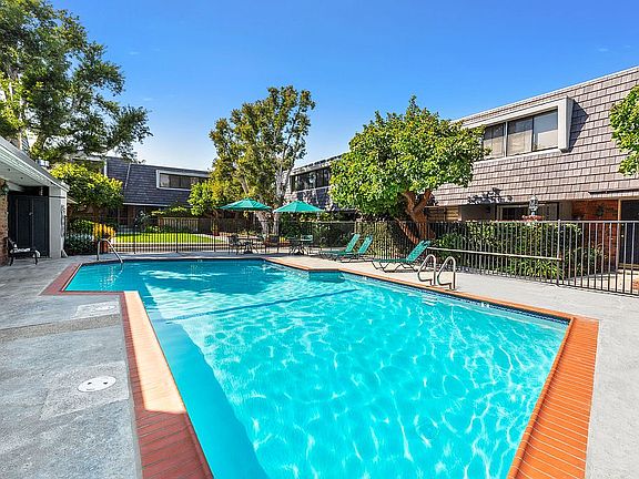 4th image of 4734 La Villa Marina Unit D