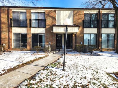 18297 University Park Dr, Livonia, MI, 48152