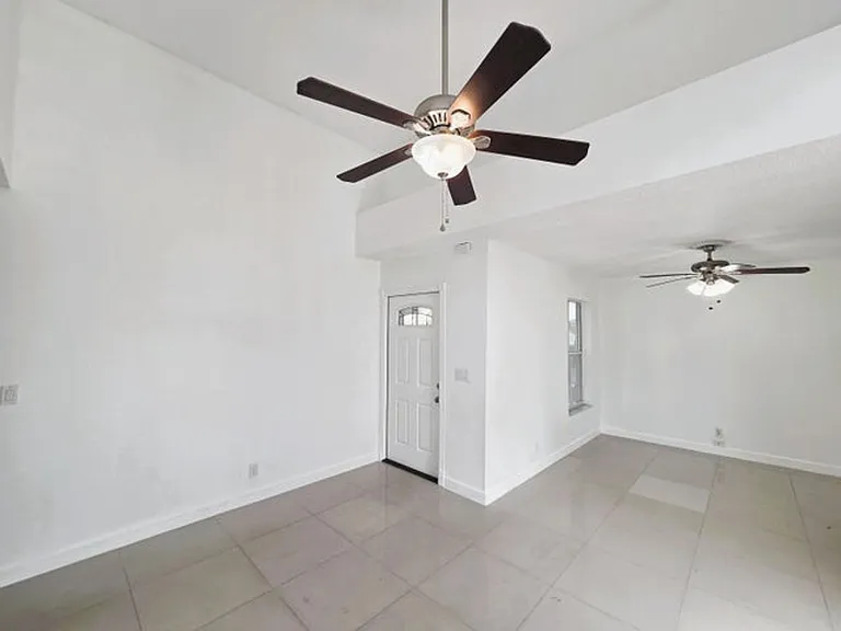 533 NW 47th Ave — Photo 5