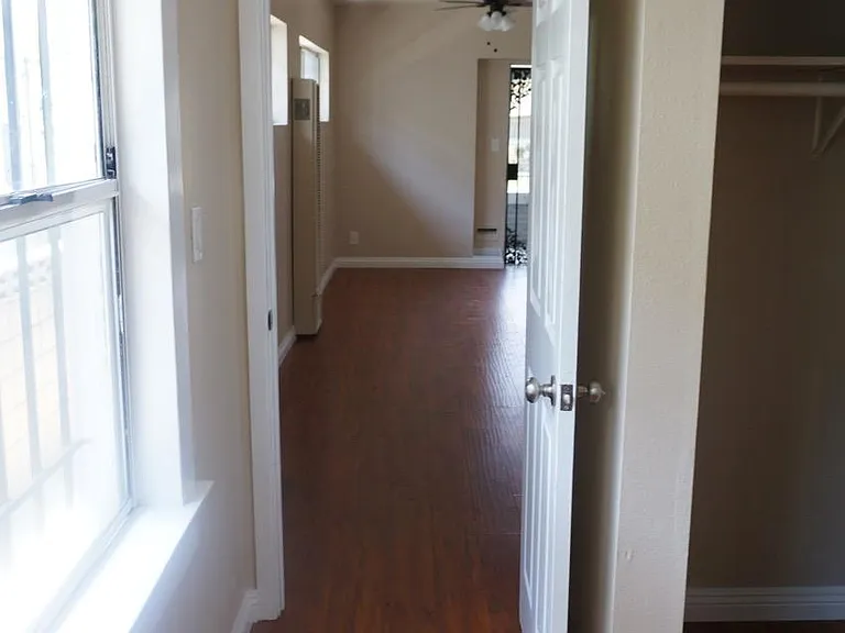 3662 1/2 Arlington Ave — Photo 3