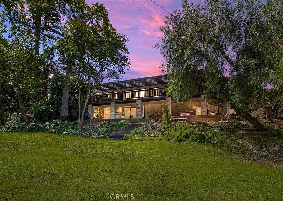 1st image of 115 Sierra Vista Dr