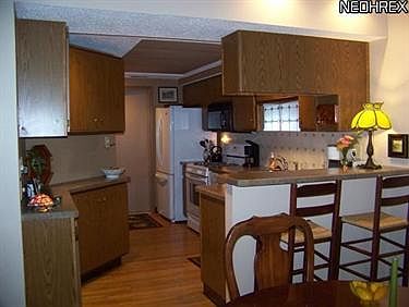2nd image of 70 Stratford Green Dr