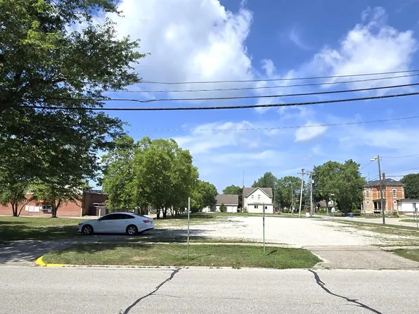 N Sycamore St, North Manchester, IN 46962