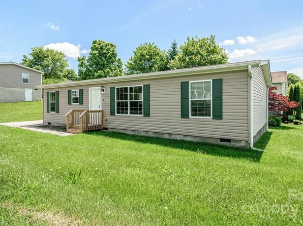 2 N Frederick Ln, Hendersonville, NC 28792