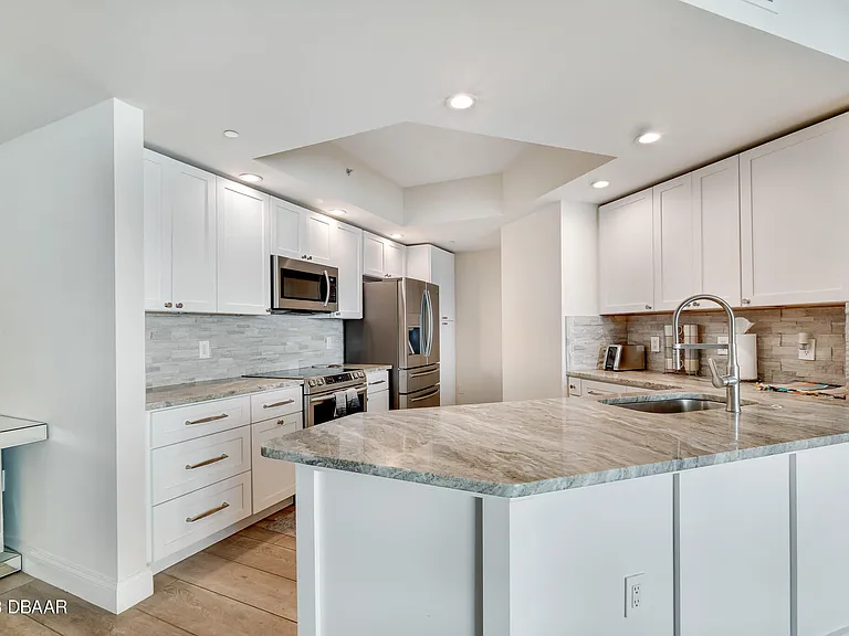 231 Riverside Dr #1006 — Photo 8