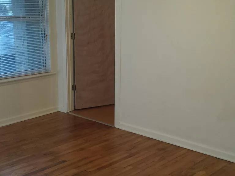 1228 Sun Valley Dr — Photo 2